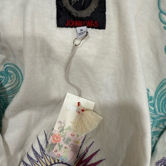 JOHNNY WAS
BIYA SHORT HOODIE SIZE XL - Picture 14 of 14